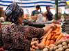 Venditrice di verdura al bazar di Osh, Bishkek