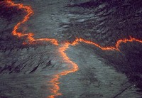 Zolle alla deriva sul lago di lava di Erta Ale